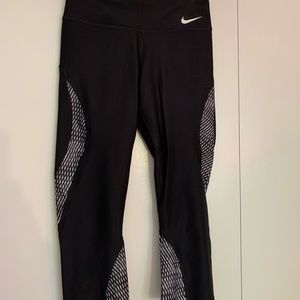 Nike black dri-fit cropped leggings